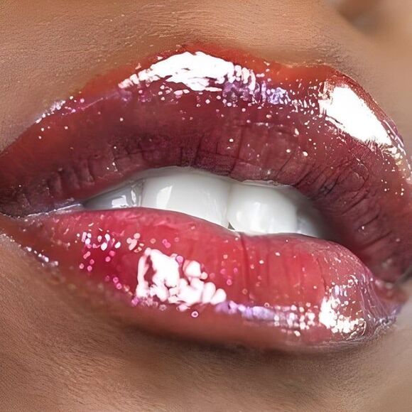 TRULY Beauty: Cherry Baby Luxury Peptide Lip Oil - Picture 9 of 12